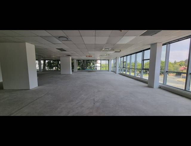 645M² OFFICE TO LET IN MAGALIESSIG